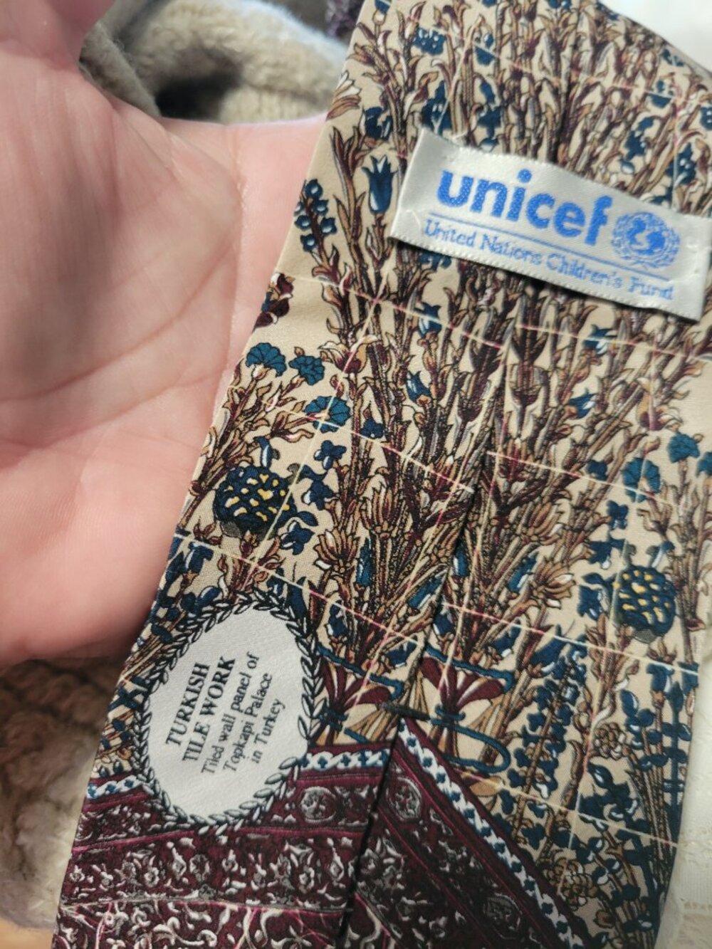 Unicef Men's Turkish Tile Work Tie 100% Silk - Picture 3 of 3